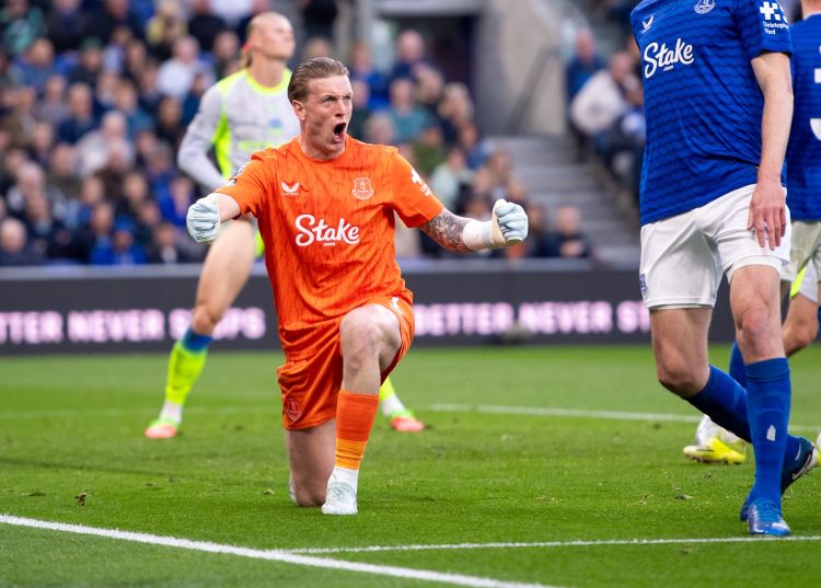 “Everton” qapıçısı mövsümün ən yaxşı seyvinin müəllifi oldu
