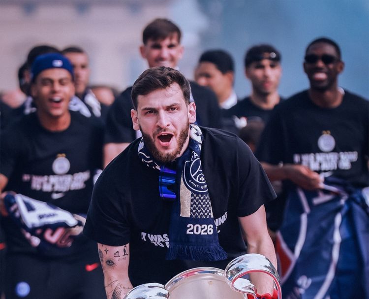 Xviça Kvaratsxeliya Çempionlar Liqasının ən yaxşı futbolçusu seçildi