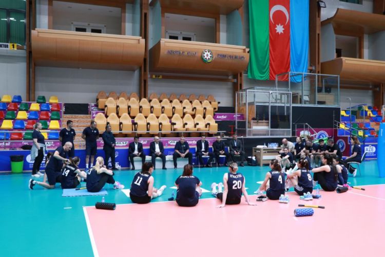 AVF rəhbərliyi Avropa Liqası öncəsi milli komanda ilə görüşdü