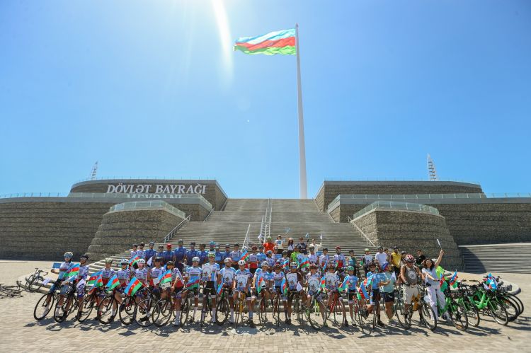 Bakıda Ümumdünya Velosiped Günü münasibətilə veloyürüş keçirildi