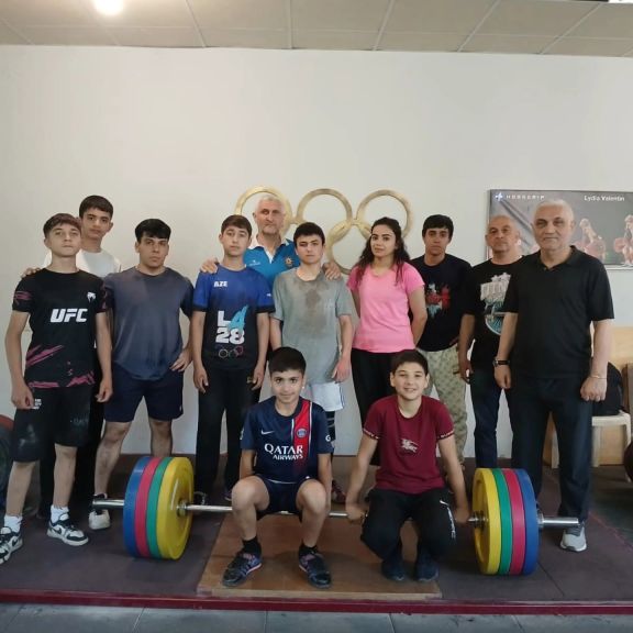 AAF daha iki idman məktəbini ştanq avadanlıqları ilə təmin edib