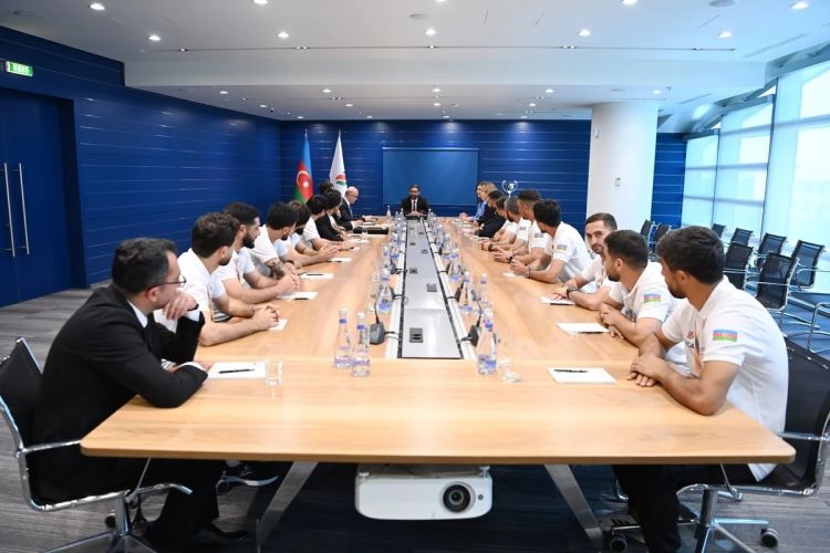 SOCAR prezidenti dünya çempionu olan minifutbol komandası ilə görüşdü