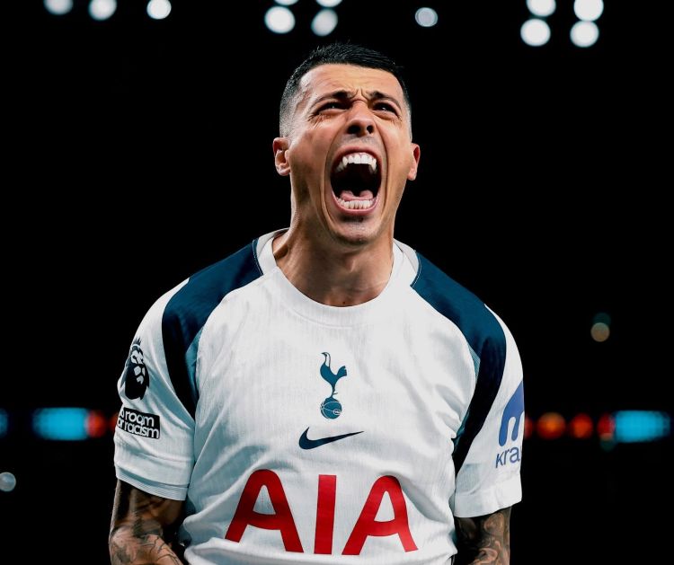"Tottenhem" əsas müdafiəçisi ilə yeni müqavilə imzaladı