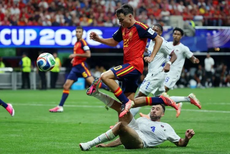 İspaniya mundiala xal itkisi ilə başladı