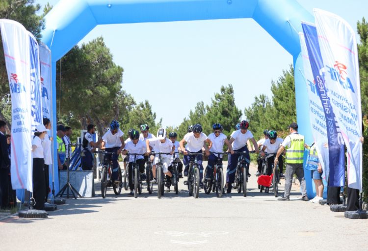 Məktəblilərin Respublika İdman Olimpiadasında velosiped yarışlarına start verildi