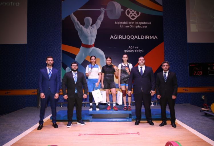 Məktəblilərin Respublika İdman Olimpiadasında ağırlıqqaldırma yarışlarına start verildi