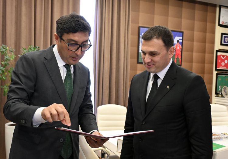 Fərid Qayıbov türkmənistanlı həmkarı ilə görüşüb