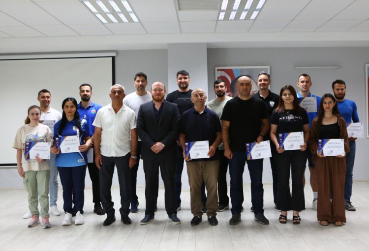 Voleybol məşqçiləri üçün “Təhlükəsiz idman” seminarı keçirilib