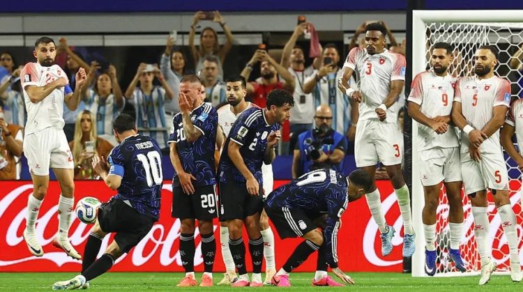 Argentina mundialda üçdə üç etdi