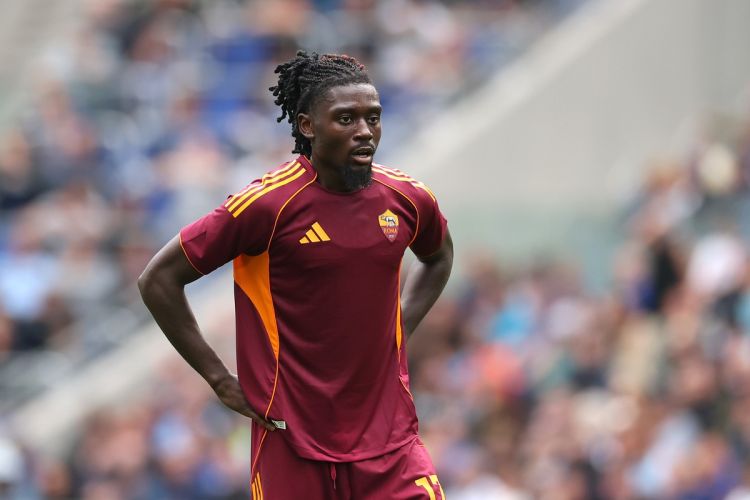"Arsenal" və "Çelsi" Manu Kone uğrunda mübarizə aparır