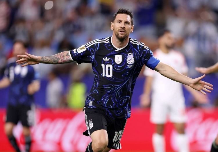 "Messi Peleni üstələyən yeganə futbolçudur"  - Donald Tramp