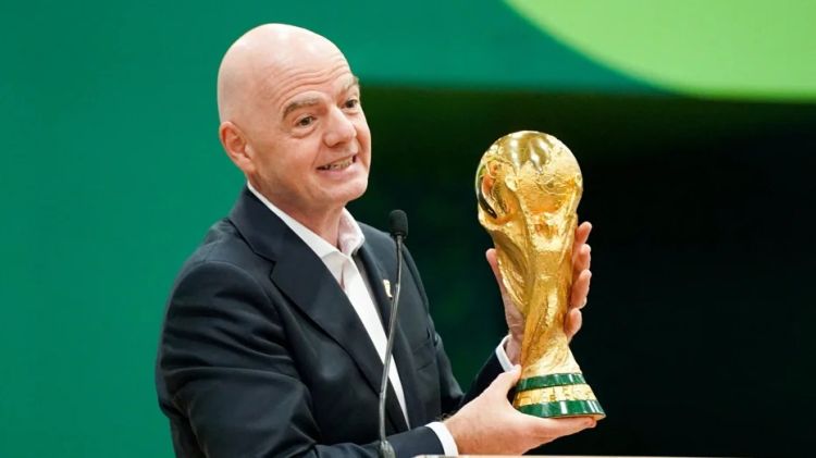 İnfantino 17 günə 27 dəfə şəxsi təyyarə ilə uçub