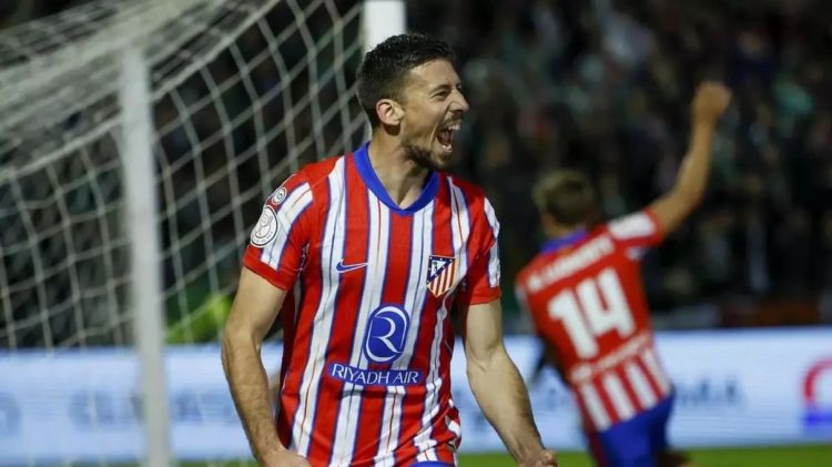 "Benfika" "Barselona"nın keçmiş futbolçusunu transfer edir