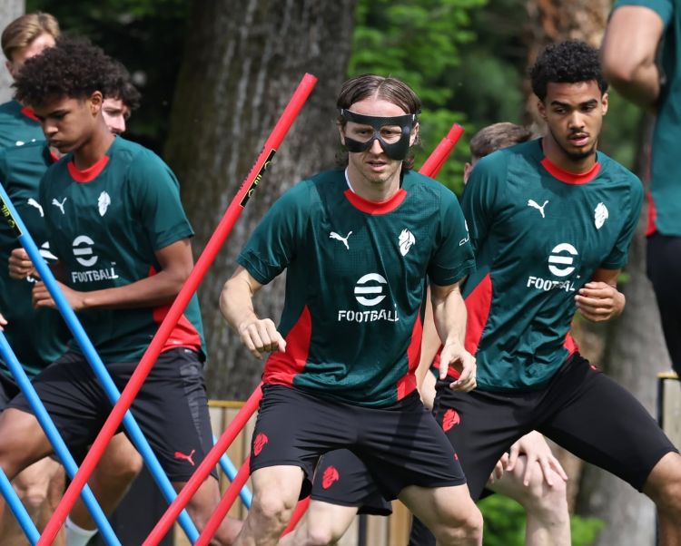 "Milan" dörd futbolçunun gələcəyi ilə bağlı qərar verdi