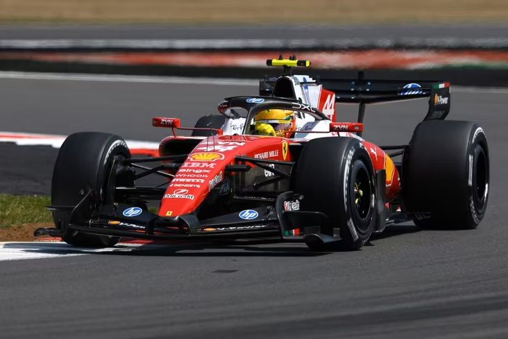 Hemilton Böyük Britaniya Qran-prisinin sprint təsnifatının qalibi oldu