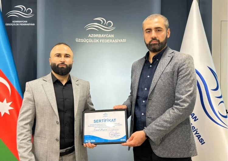 Azərbaycan rekordçusu Cəmil Əliyev Üzgüçülük Federasiyasında mükafatlandırıldı