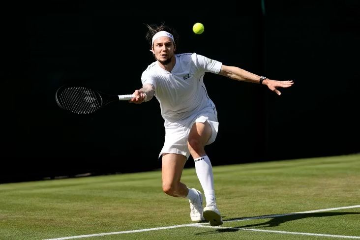 Qazaxıstanlı tennisçi Uimbldonda mübarizəni dayandırdı