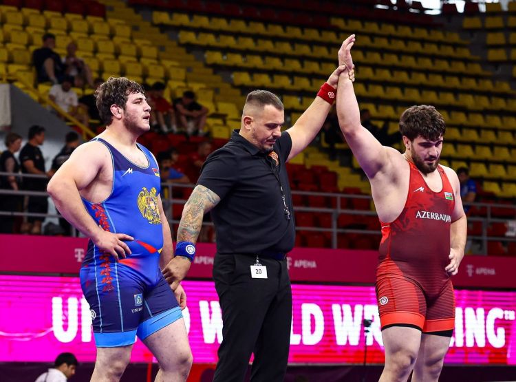 Azərbaycan güləşçiləri Avropa çempionatına 3 medalla başladılar