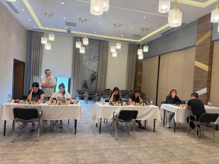 Azərbaycanın qadın şahmat millisi Olimpiadaya hazırlığı davam etdirir