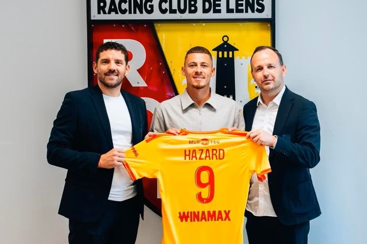 Hazard doğma klubuna qayıtdı