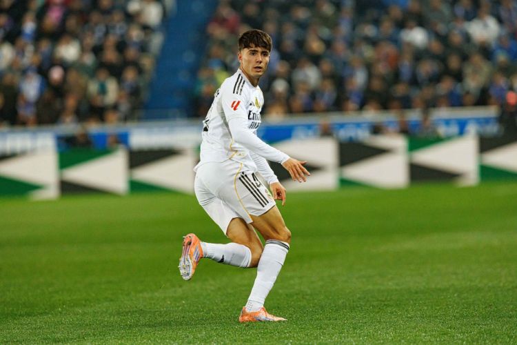 "Fiorentina" "Real Madrid"in müdafiəçisi ilə razılığa gəldi