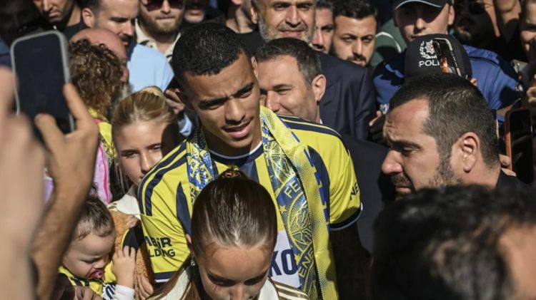 Meyson Qrinvud müqavilə imzalamaq üçün İstanbula gəldi