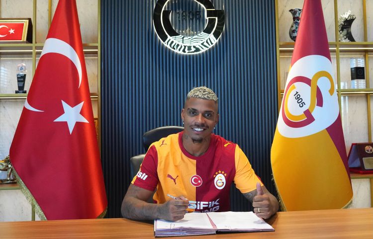 "Qalatasaray" Lemina ilə yeni müqavilə imzaladı