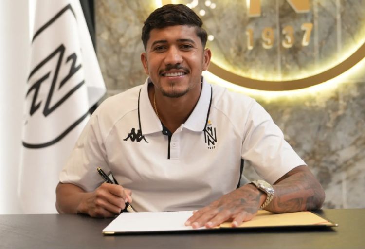 "Neftçi" Freddi Varqasın transfer hüququnu aldı