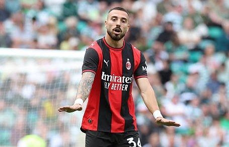 "Milan"ın yeni transferi ilk oyunda zədələndi