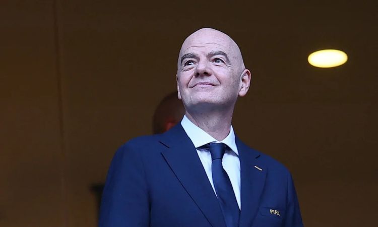 UEFA FIFA rəhbərliyini etimadı itirməkdə ittiham etdi