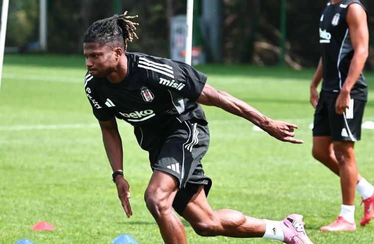 "Beşiktaş"ın sabiq futbolçusu "Parma"ya keçir