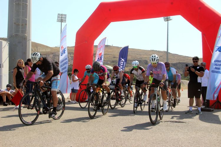Veloparkda 50-yə yaxın idmançı Federasiya Kubokunda yarışdı
