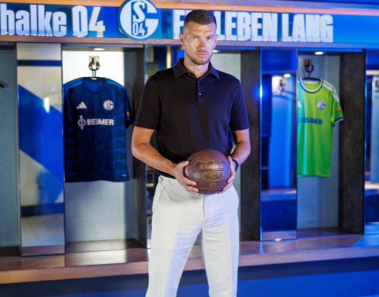 Dzeko "Şalke" ilə yeni müqavilə imzaladı