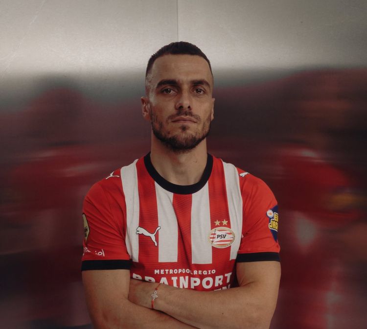 Filip Kostiç "Yuventus"dan ayrılıb PSV-yə keçdi