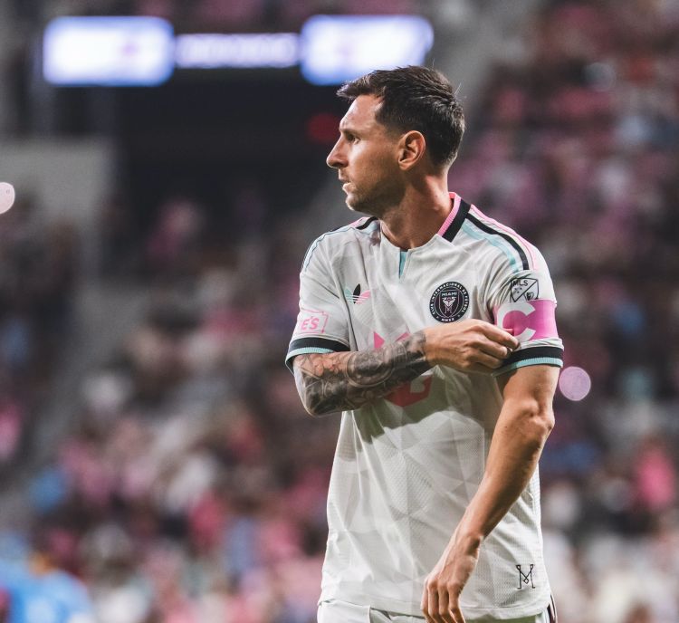 Lionel Messi atasının vəfatı ilə bağlı Argentinaya yollanıb