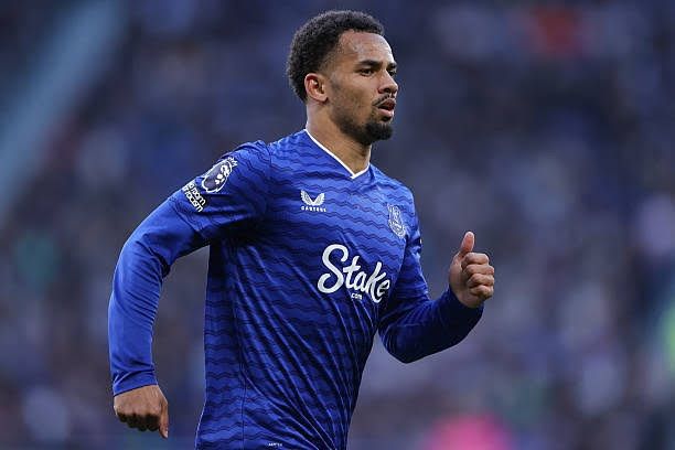 “Everton”un futbolçusu “Əl-Hilal”ın təklifini rədd edib