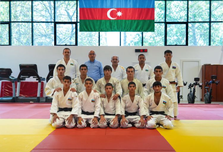 Yeniyetmə cüdoçularımız dünya çempionatı öncəsi görüş keçirib