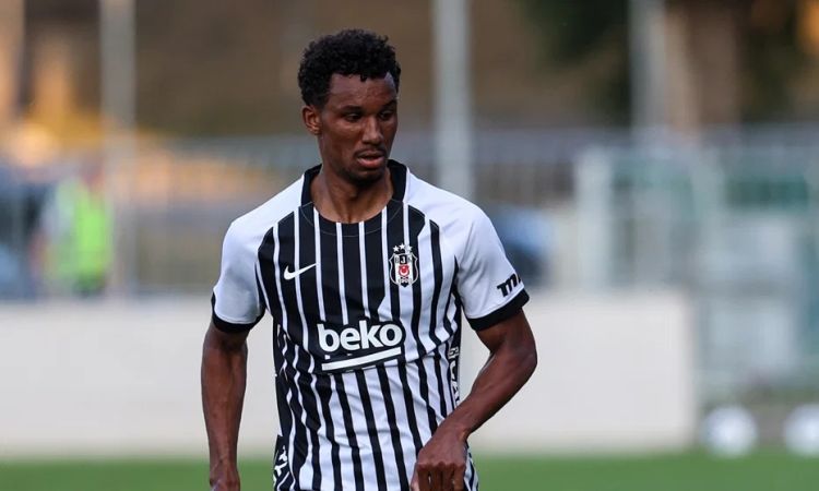 Feliks Uduohay “Beşiktaş”dan ayrıldı 