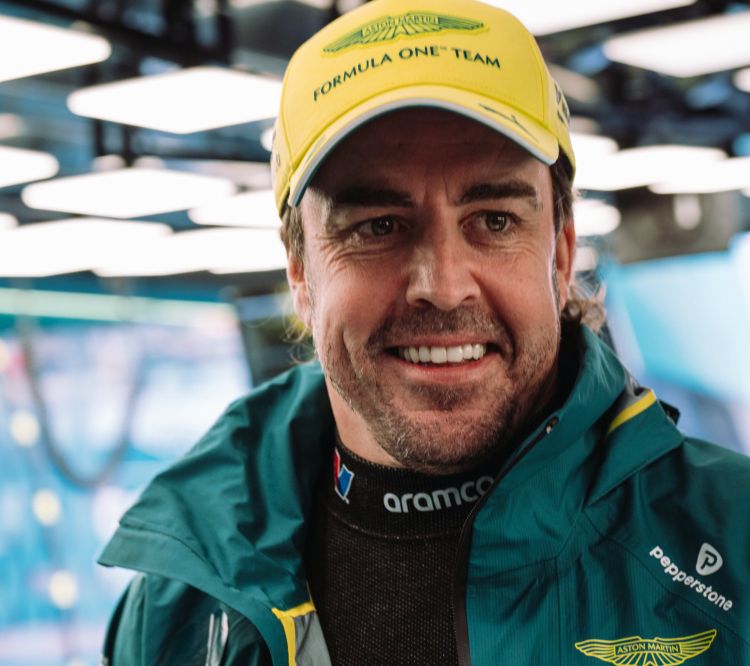 Alonso “Aston Martin”in liderlərlə fərqi azaltmasından danışdı