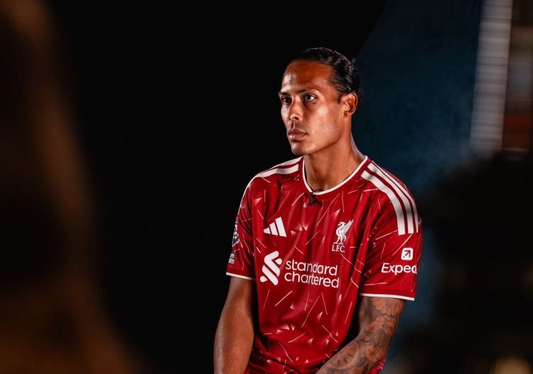 Van Deyk “Liverpul”un yeni baş məşqçisi barədə danışdı