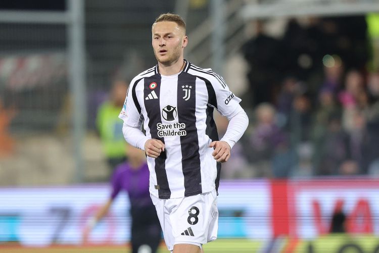 “Yuventus”un futbolçusu klubdan ayrıla bilər