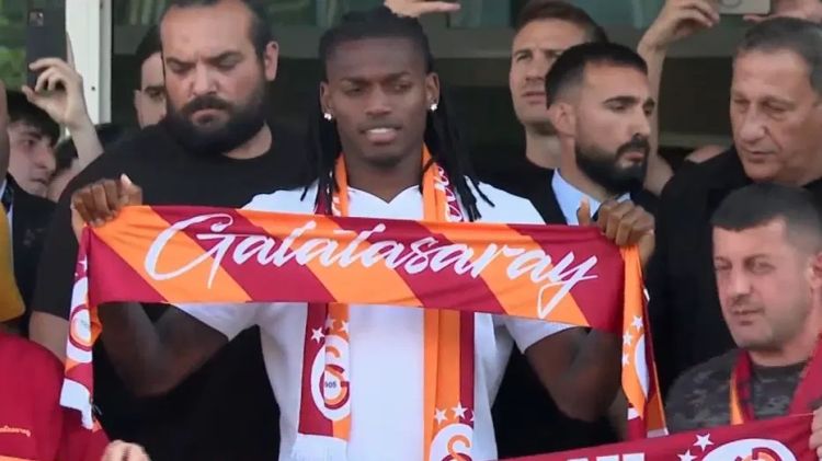 “Qalatasaray”ın yeni transferi Rafael Leao İstanbulda