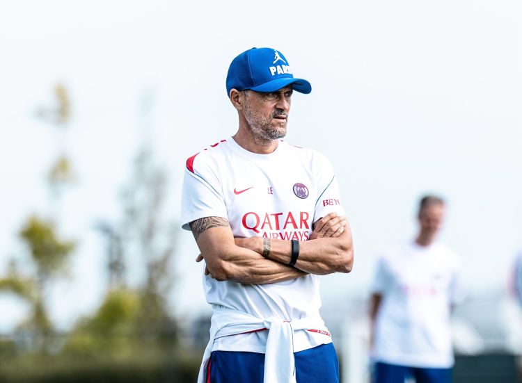 “Qızıl top”u PSJ-nin futbolçusu qazanmalıdır"
