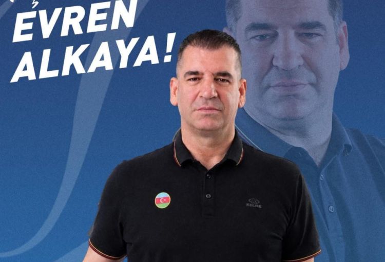Azərbaycan millisinin baş məşqçisi postundan ayrıldı
