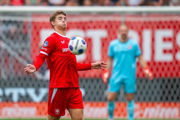 “Tvente” rəsmisi “Barselona”nın maraqlandığı futbolçu ilə bağlı danışıb