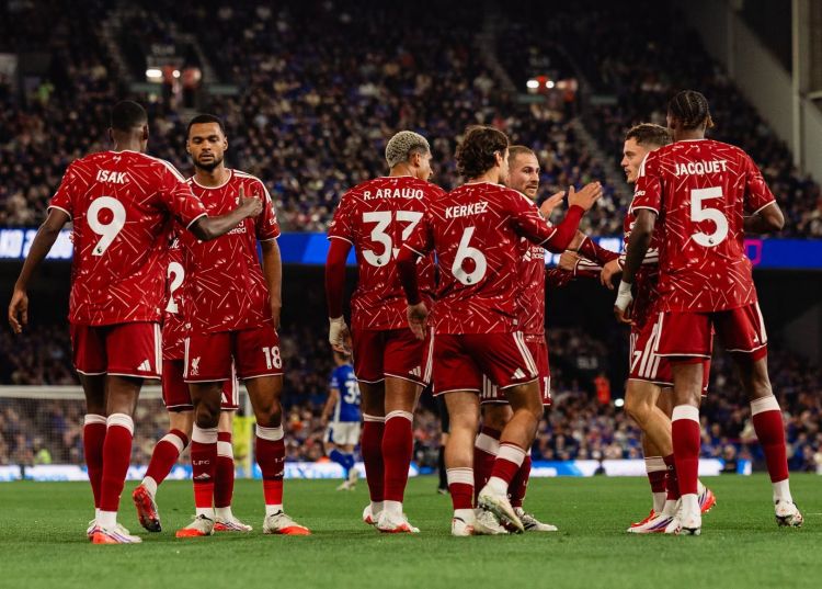 “Liverpul”un yeni əsas forma sponsoru bəlli oldu