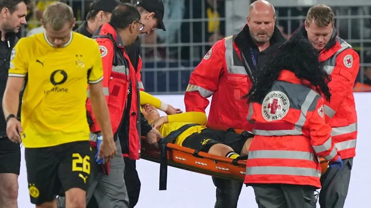 “Borussiya Dortmund”un futbolçusu oyunda ciddi zədə aldı