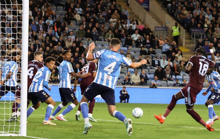 “Aston Villa” Liqa Kubokunda mərhələ adladı