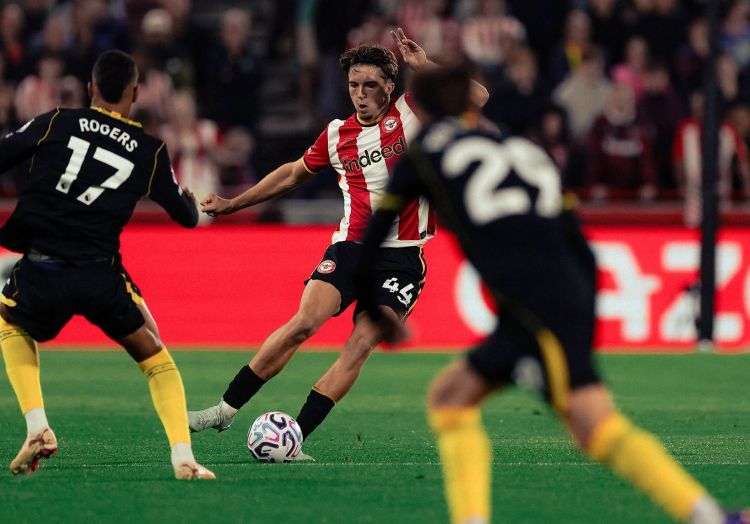 “Brentford” “Çelsi”ni darmadağın etdi