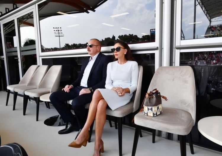Prezident İlham Əliyev və birinci xanım Mehriban Əliyeva Formula 1 Azərbaycan Qran-Prisinin əsas yarışına baxırlar